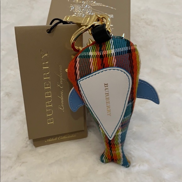 NWT LIMITED COLLECTORS SHARK KEYCHAIN - Picture 3 of 6